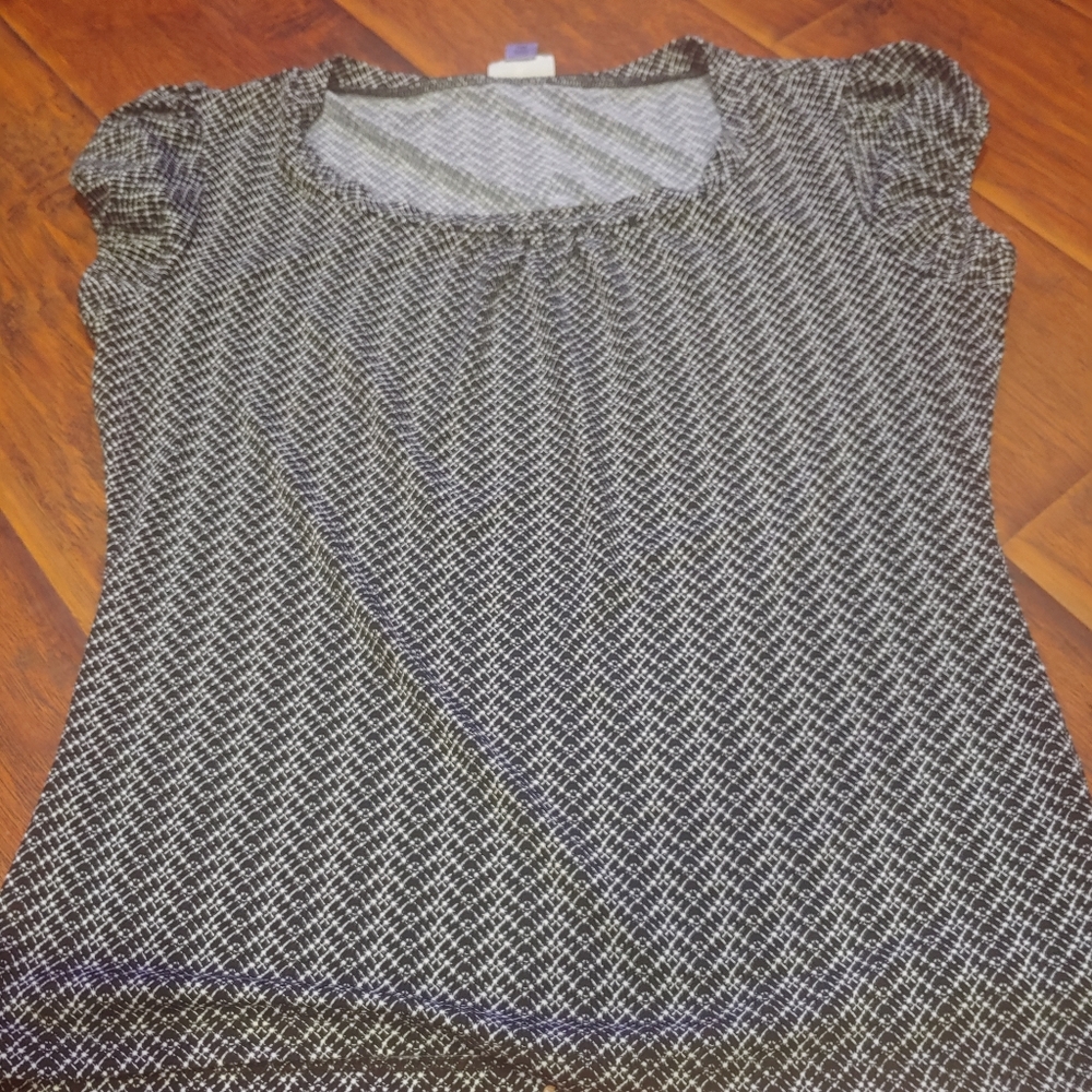 Black white geometric design top